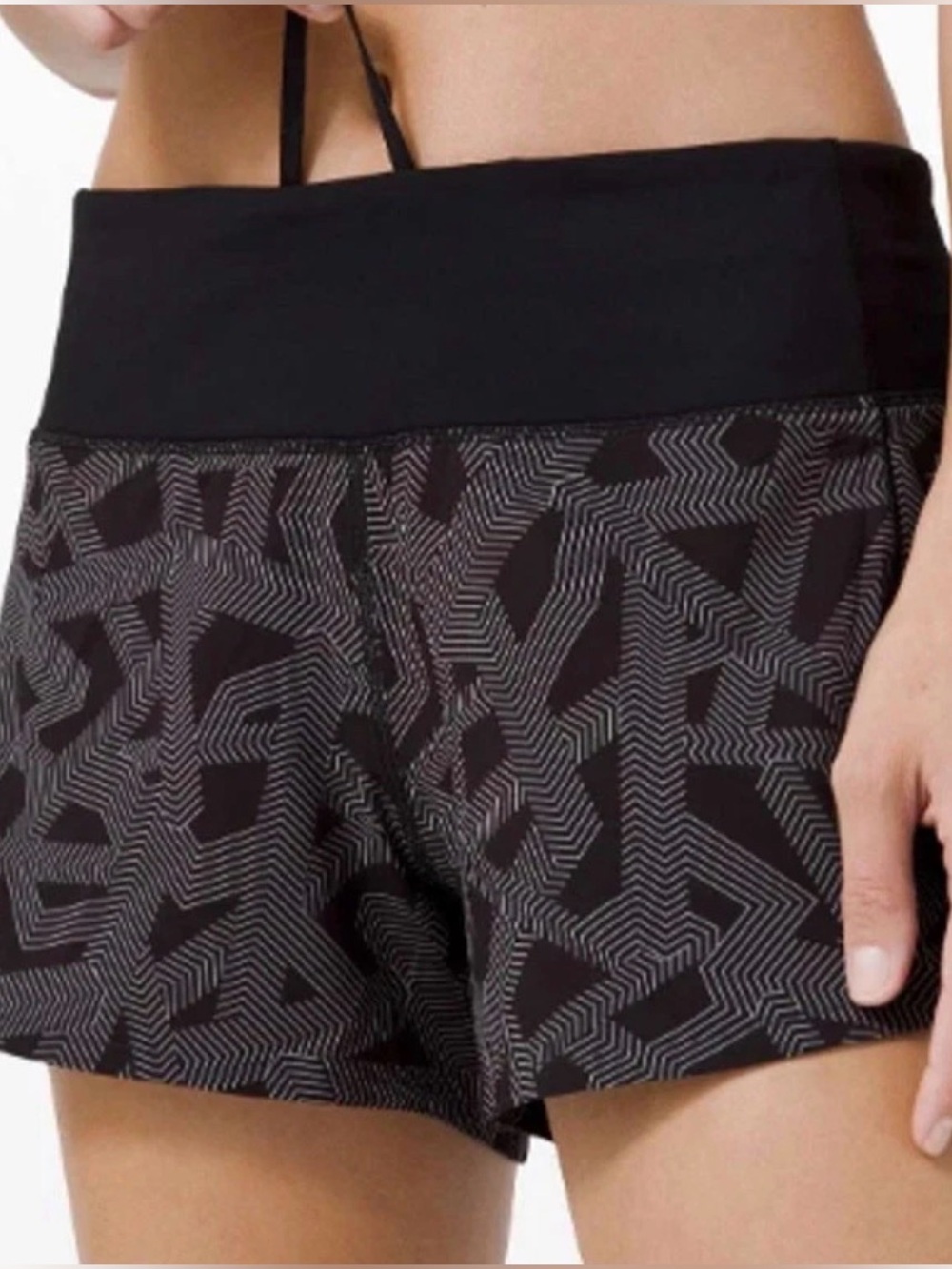 Lululemon Run: Speed Short 4" Inseam, 4-Way Stretch Size 8 Black Labyrinth